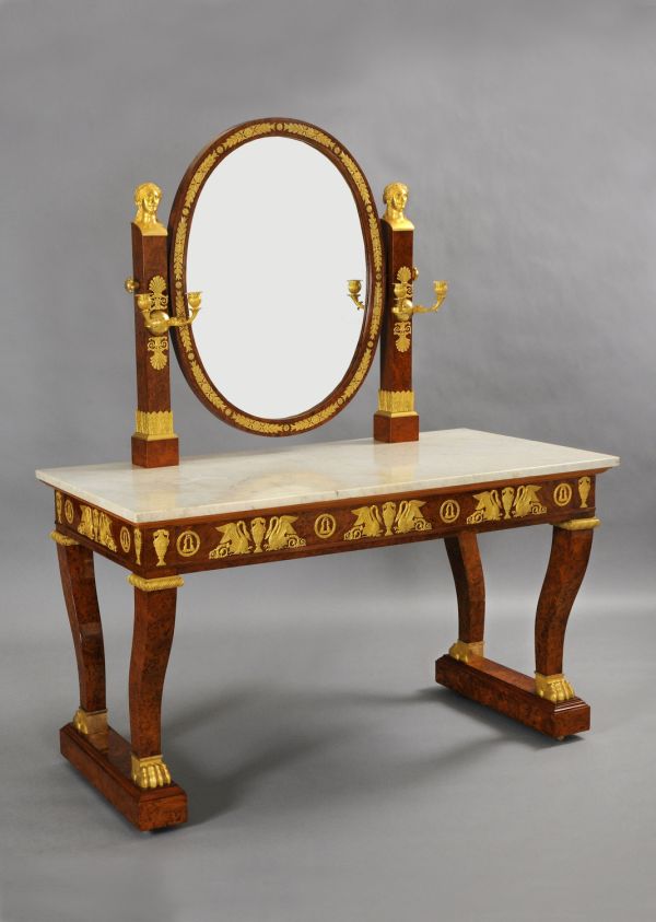 Table de toilette du cabinet de toilette de Marie-Louise au palais de Monte Cavallo